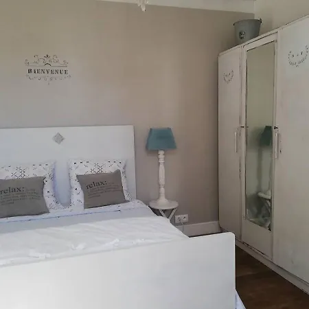 D'hote Equestre Au Petit Bonheur Bed & Breakfast Chateldon