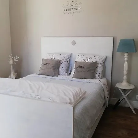 D'hote Equestre Au Petit Bonheur Bed & Breakfast